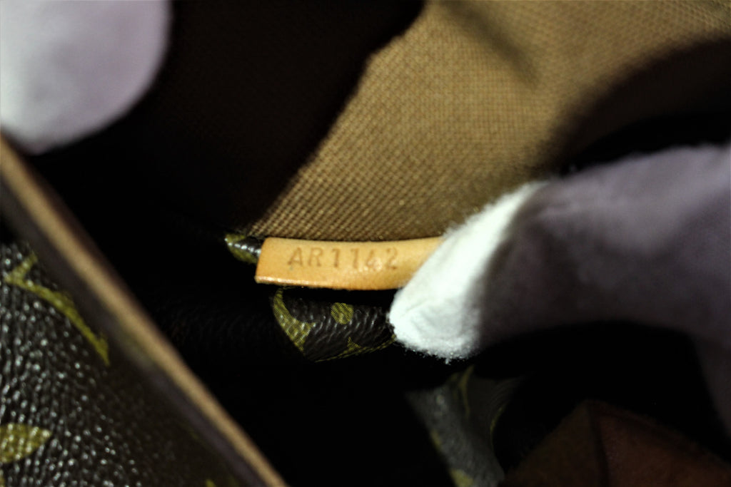 Louis Vuitton Totally MM Monogram Shoulder Purse Tote Bag (AR2160